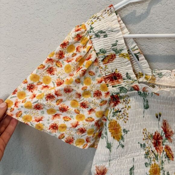 Torrid Cream Orange Floral Smocked Flutter Sleeve Cropped Top - Size 1X - EUC - Picture 2 of 7